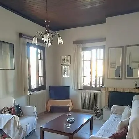 Dellas The House With The Loft. *