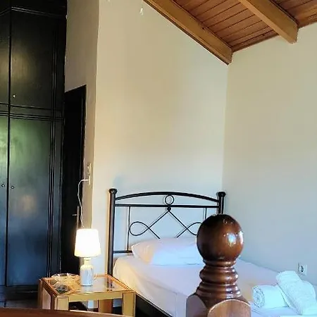 Dellas The House With The Loft. Apartment *